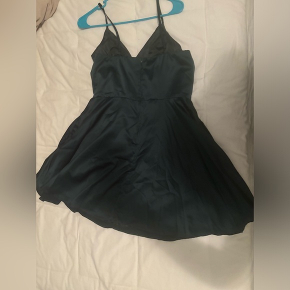 Green satin dress - Picture 3 of 3